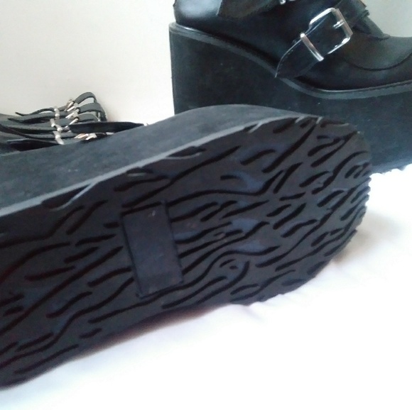 Black buckled platform